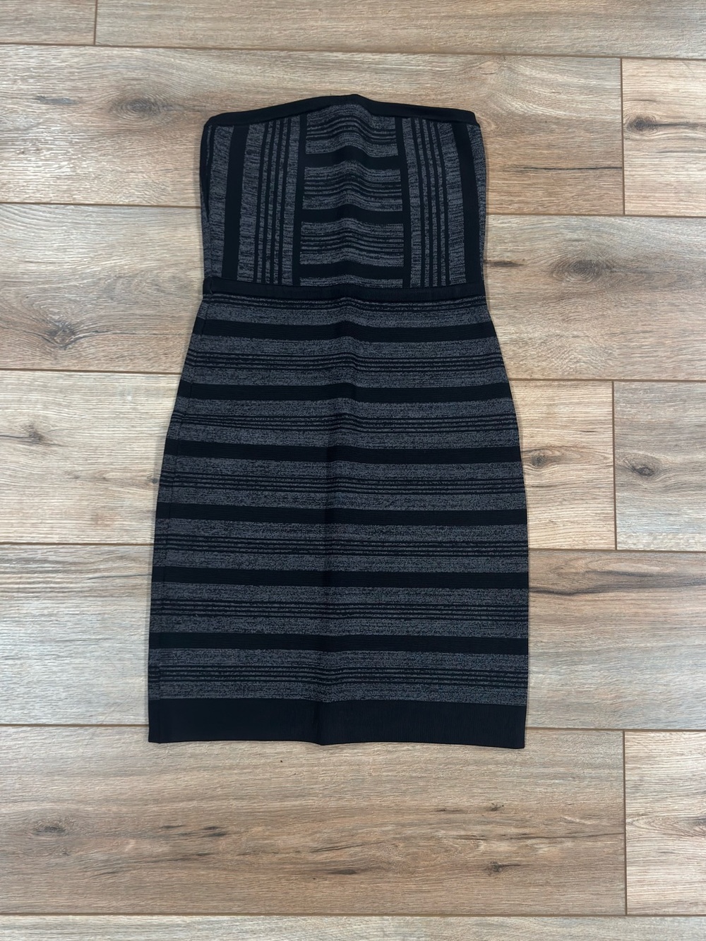 BCBGMAXAZRIA 2000s Chic Black & Gray Striped Bodycon Mini Dress | Size Small